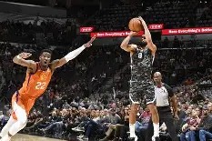 转会新闻_菲尼克斯太阳NBA战胜达拉斯独行侠杜兰特关键跳投