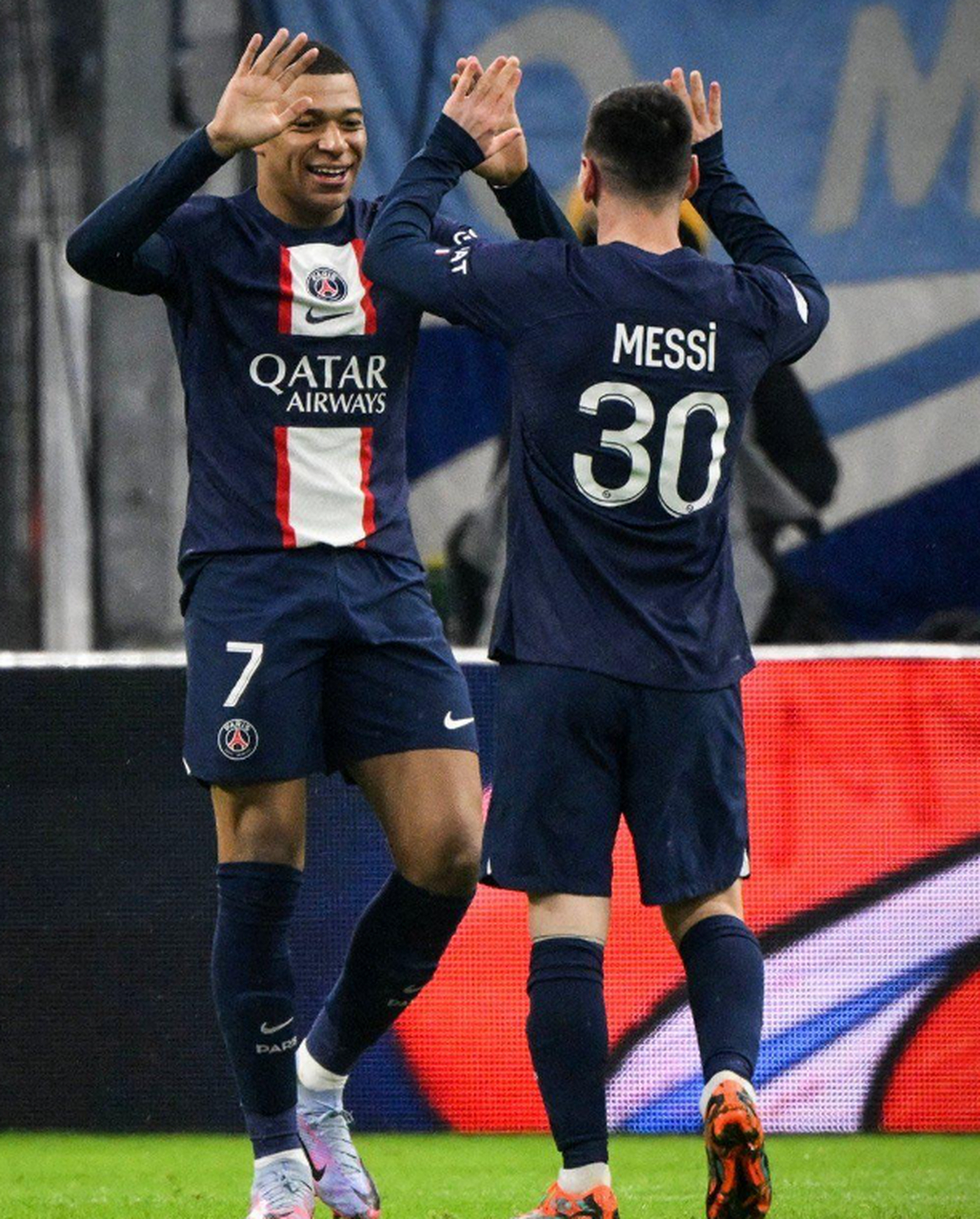 关于巴黎圣日耳曼法甲战胜朗斯姆巴佩单刀破门的信息